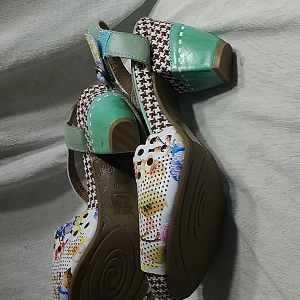 Spring step sandals - Picture 3 of 6
